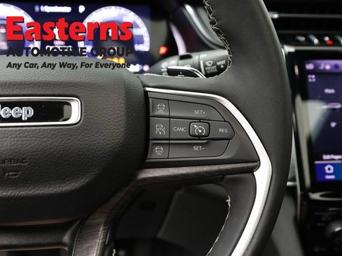 Used 2024 Jeep Grand Cherokee L Limited w/ Luxury Tech Group II AWD/4WD image 16