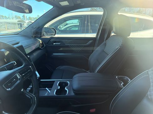 Used 2024 GMC Acadia Denali image 18