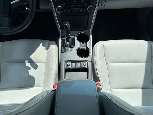 Used 2015 Toyota Camry XLE w/ Moonroof Package image 31