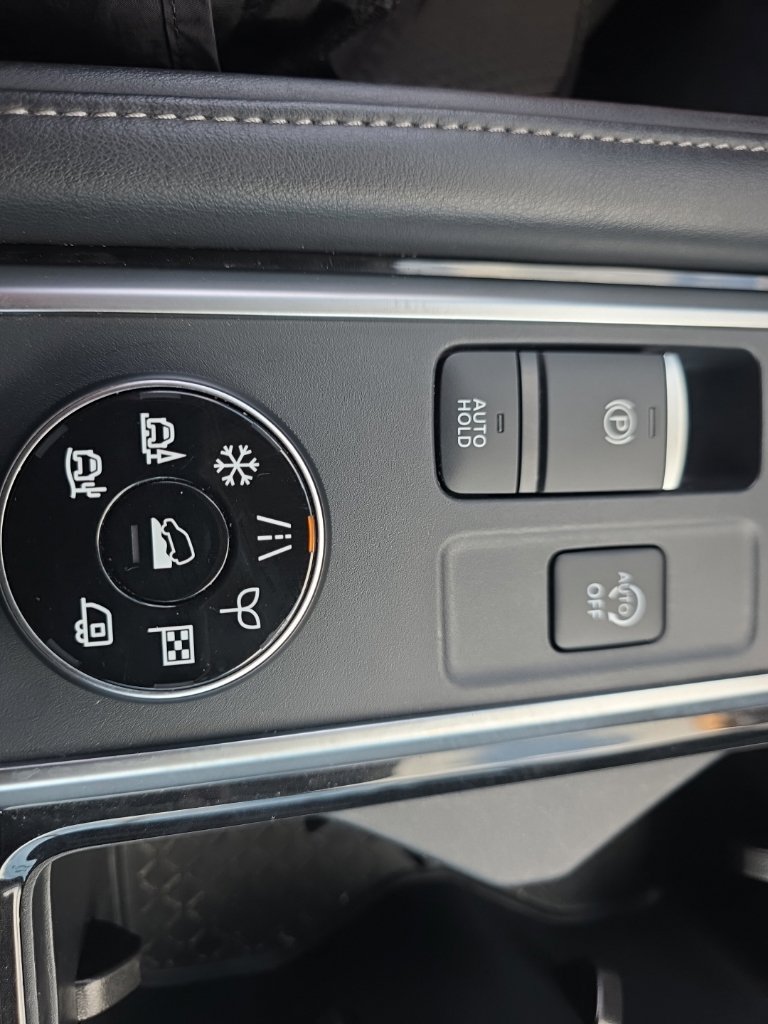 Used 2025 Nissan Pathfinder SV AWD/4WD image 23