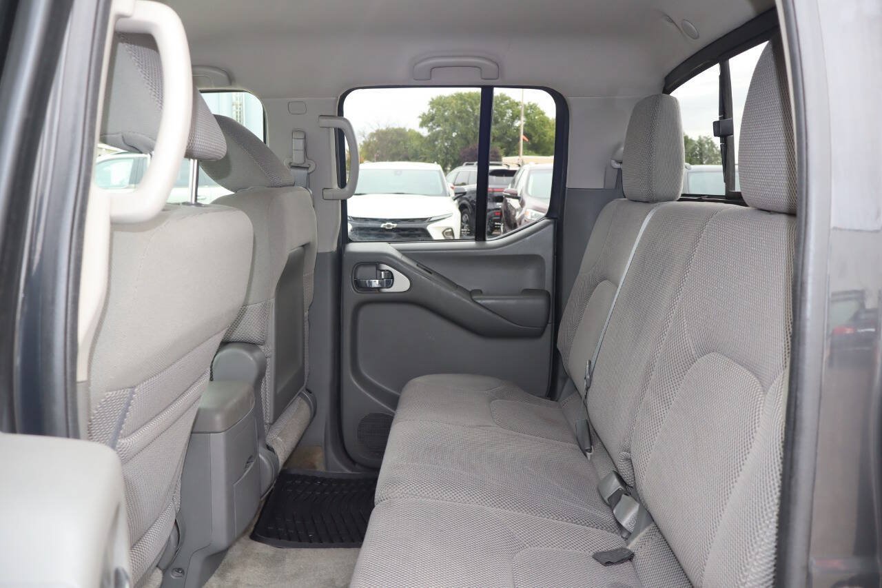 Used 2014 Nissan Frontier SV w/ SV Value Truck Package AWD/4WD image 17