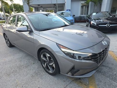 Used 2023 Hyundai Elantra Limited FWD image 3