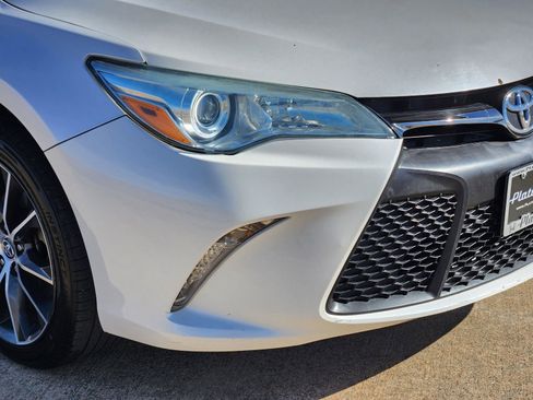 Used 2017 Toyota Camry LE image 11