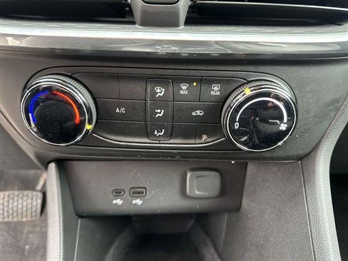 Used 2024 Buick Encore GX Preferred image 17