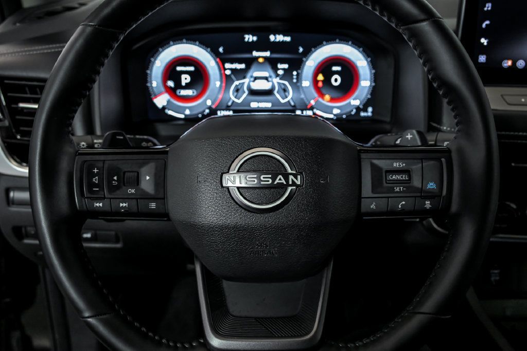 Used 2025 Nissan Rogue SL AWD/4WD image 18