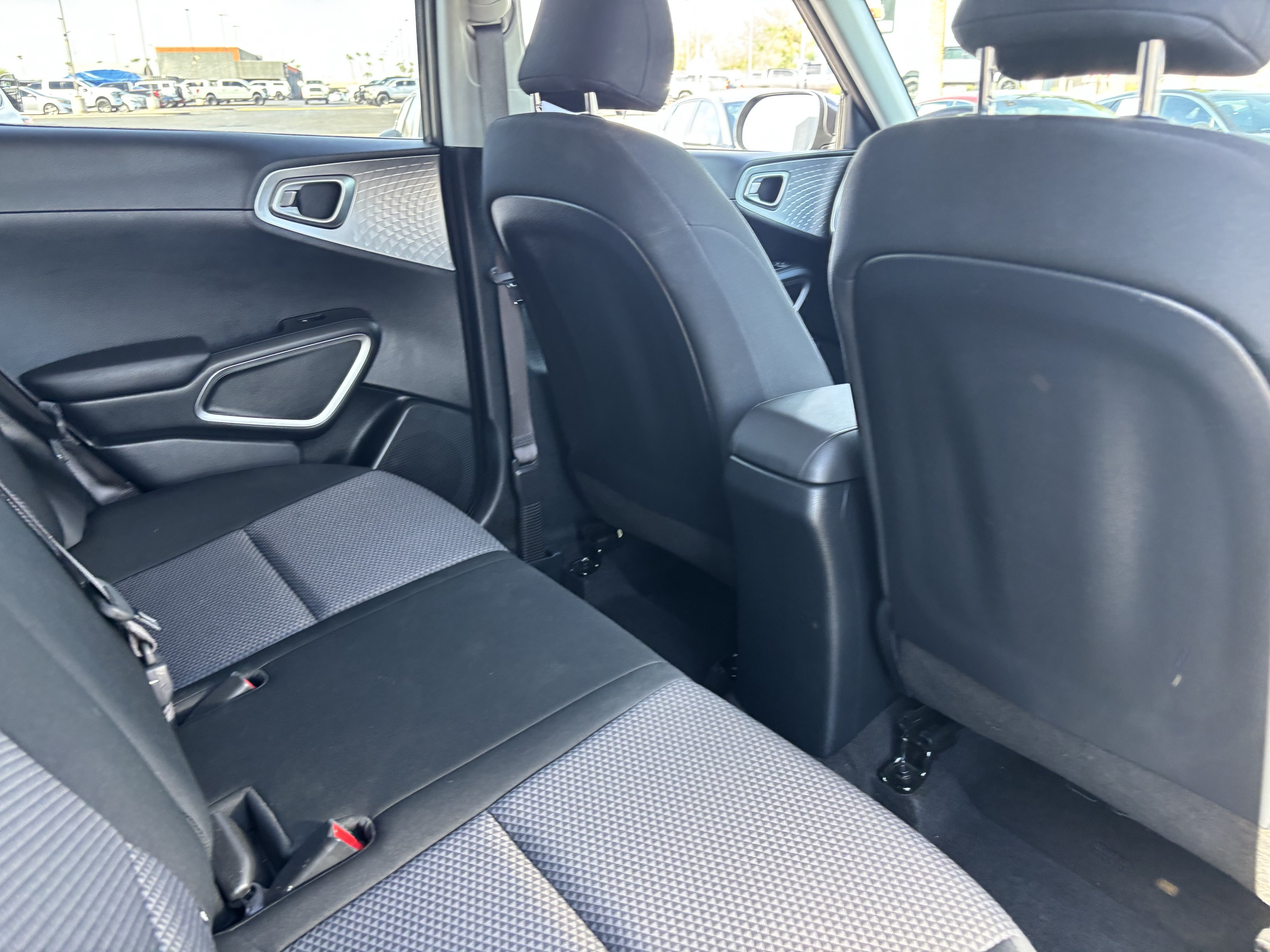 Certified 2025 Kia Soul LX w/ LX Technology Package FWD image 11