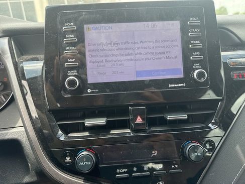 Used 2024 Toyota Camry SE FWD image 11
