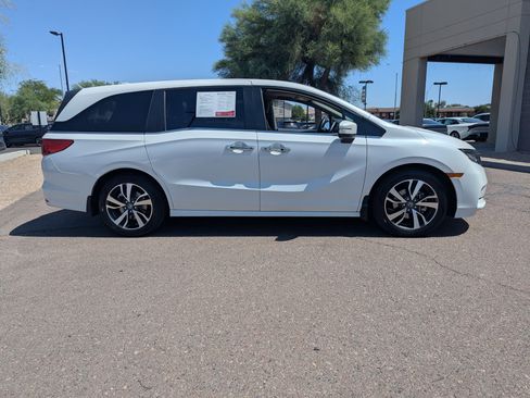 Used 2024 Honda Odyssey Touring image 2