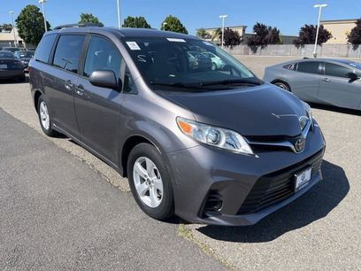 Used 2020 Toyota Sienna LE w/ Carpet Mat Package