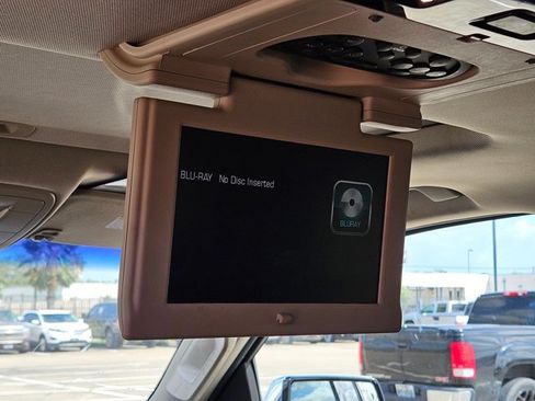 Used 2019 Chevrolet Suburban Premier RWD image 12