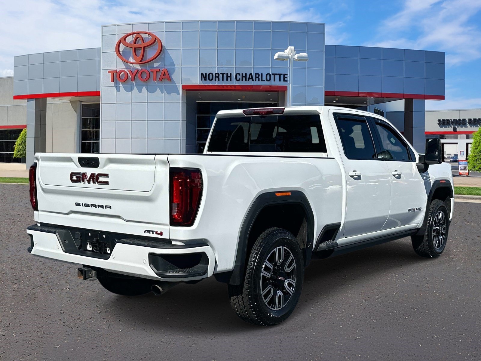 Used 2022 GMC Sierra 2500 AT4 w/ AT4 Preferred Package AWD/4WD image 6
