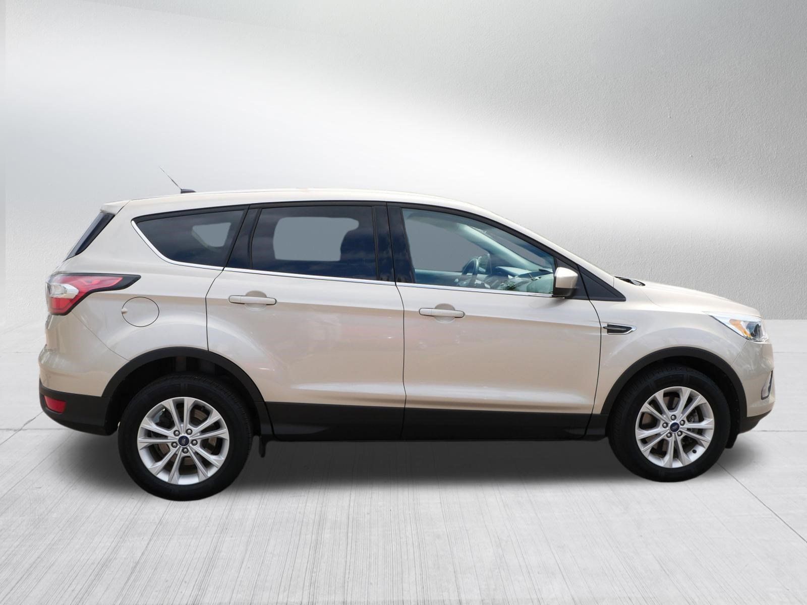 Used 2017 Ford Escape SE w/ SE Cold Weather Package AWD/4WD image 8