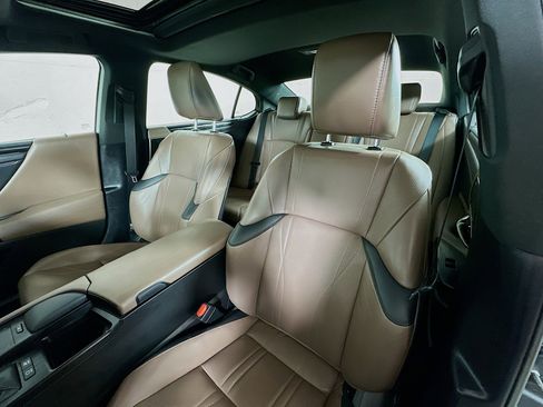 Used 2022 Lexus ES 300h w/ Accessory Package image 21