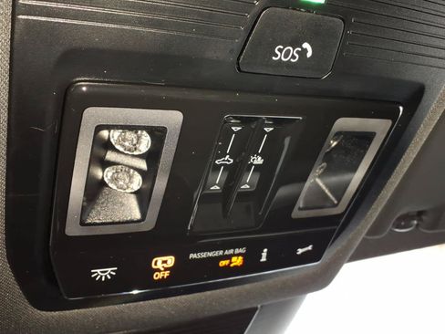 Used 2026 Volkswagen Tiguan SE R-Line AWD/4WD image 12