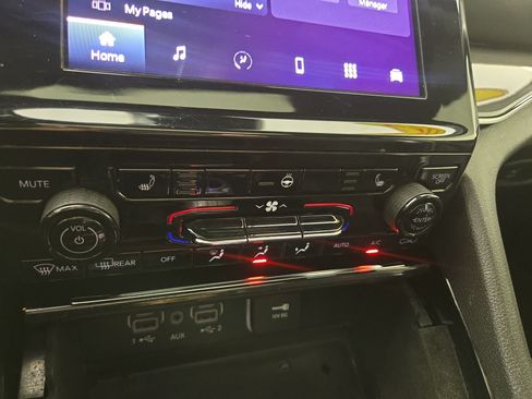 Certified 2023 Jeep Grand Cherokee L Laredo AWD/4WD image 27