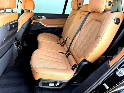 Certified 2025 BMW X7 xDrive40i w/ Premium Package AWD/4WD image 19