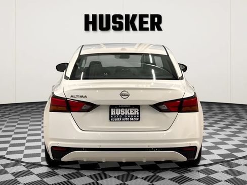 Used 2025 Nissan Altima 2.5 SV FWD image 3