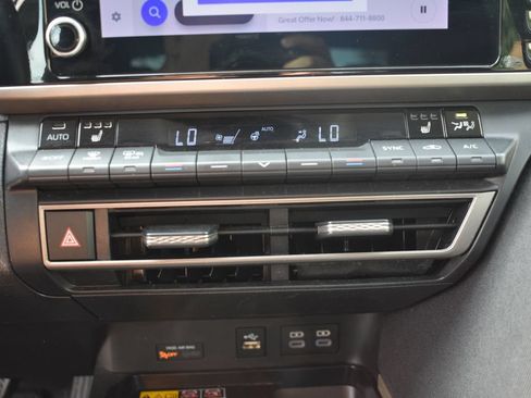 Used 2025 Toyota Camry LE w/ Convenience Package AWD/4WD image 19
