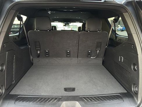 Used 2023 Chevrolet Suburban LT image 13
