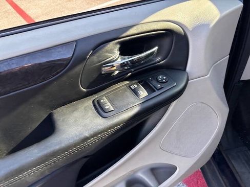 Used 2016 Dodge Grand Caravan American Value Package w/ UConnect Hands-Free Group image 42