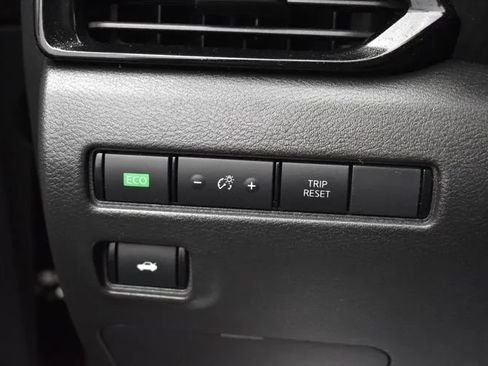 Used 2024 Nissan Sentra SV FWD image 21