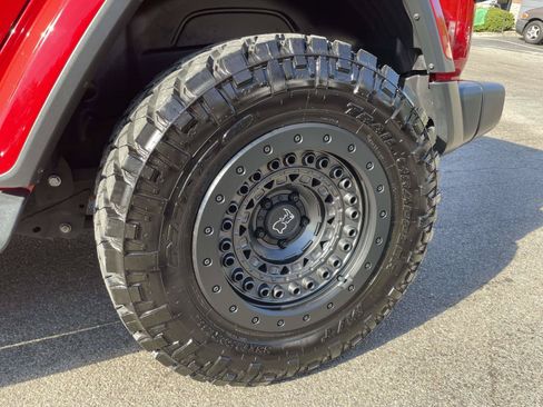 Used 2020 Jeep Wrangler Unlimited Sahara AWD/4WD image 28