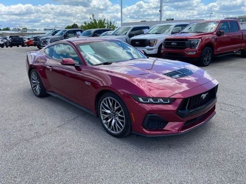 Used 2025 Ford Mustang GT Premium RWD image 2