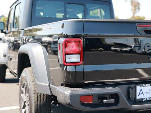 New 2026 Jeep Gladiator Sport AWD/4WD image 10