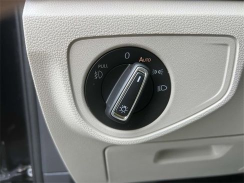 Used 2019 Volkswagen Atlas SE w/ Towing Package image 18