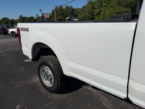 Used 2017 Ford F250 XL w/ Power Equipment Group AWD/4WD image 20