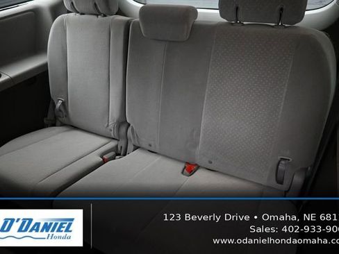 Used 2017 Toyota Sienna LE FWD image 36