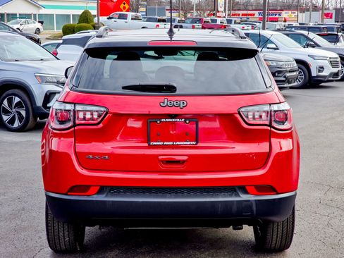 Used 2024 Jeep Compass Latitude w/ Sun and Sound Group image 17