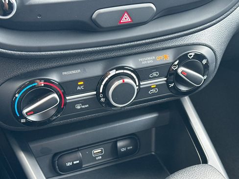 Used 2025 Kia Soul LX w/ LX Technology Package FWD image 21
