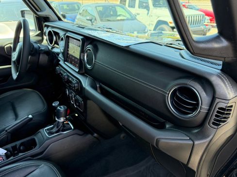 Used 2023 Jeep Wrangler Unlimited Sahara AWD/4WD image 31