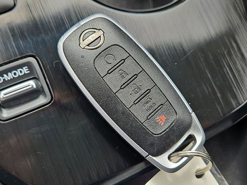 Used 2025 Nissan Rogue SV FWD image 24
