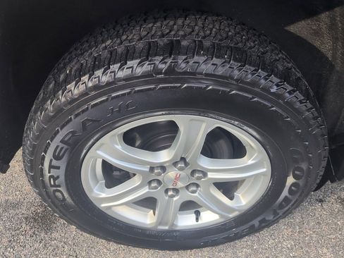 Used 2018 GMC Acadia SLE w/ LPO, Floor Liner Package image 16