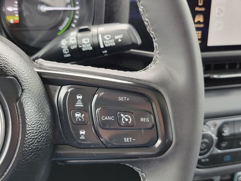 Used 2025 Jeep Wrangler Unlimited Rubicon 4xe w/ Convenience Group AWD/4WD image 12