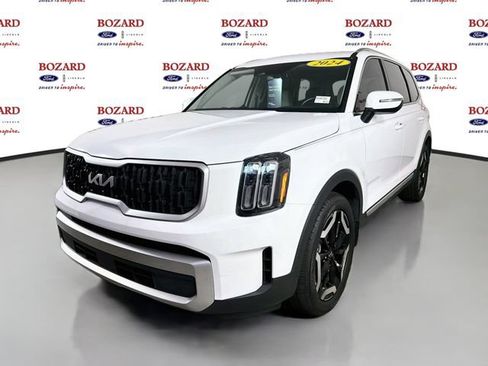 Used 2024 Kia Telluride EX w/ EX Captain's Chair Package FWD image 4