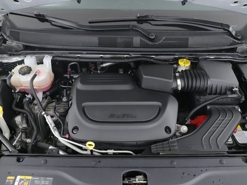 Used 2024 Chrysler Voyager LX image 15