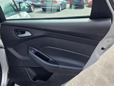 Used 2015 Ford Focus SE FWD image 30