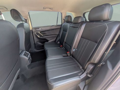 Used 2024 Volkswagen Tiguan SE AWD/4WD image 9