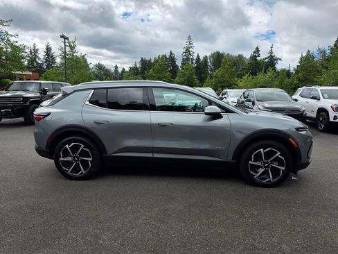 New 2026 Chevrolet Equinox EV LT AWD/4WD image 6