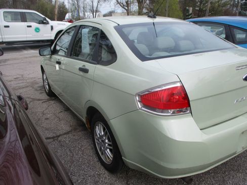 Used 2010 Ford Focus SE image 6