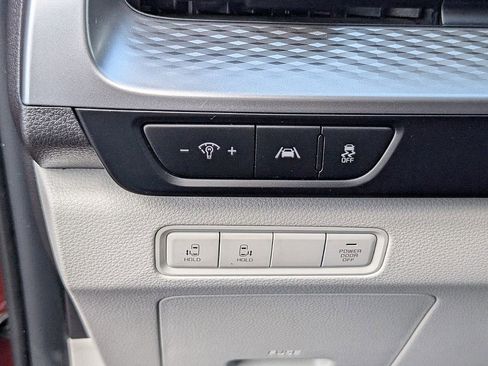 Used 2024 Kia Carnival LX FWD image 27
