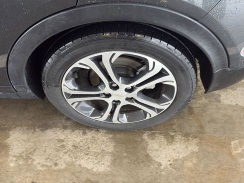 Used 2020 Chevrolet Bolt Premier w/ Infotainment Package image 5