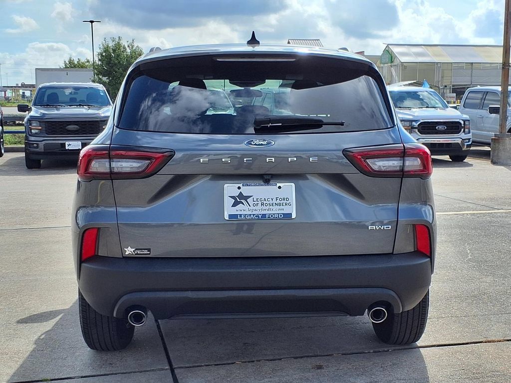 Used 2025 Ford Escape ST-Line Select AWD/4WD image 5