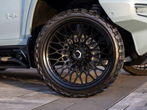 Used 2024 GMC Hummer EV 3X w/ Extreme Off-Road Package image 4