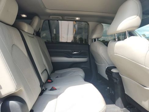 Used 2025 Toyota Grand Highlander FWD image 16