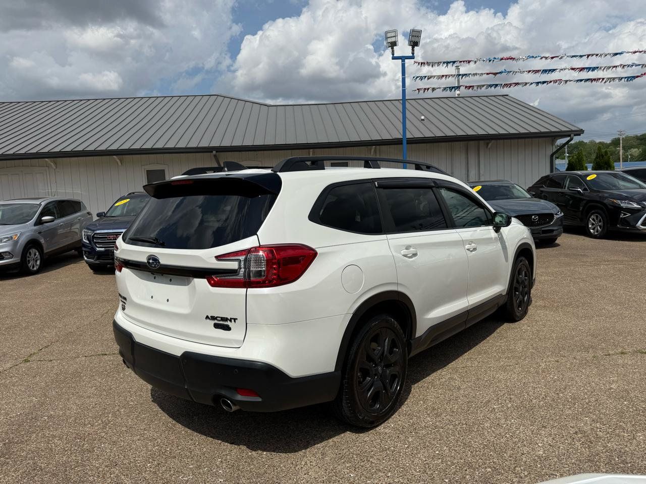 Used 2023 Subaru Ascent Onyx Edition AWD/4WD image 5