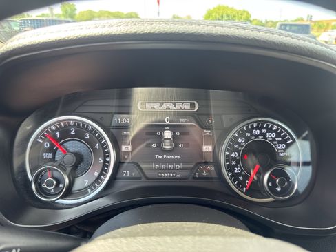 Used 2019 RAM 1500 Laramie AWD/4WD image 22